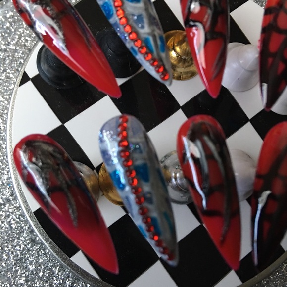 Spider-Man PressOn Nails in MEDIUM (1,5,4,6,8) - Picture 8 of 9